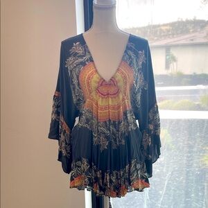 Free People V-Neck Colorful Boho Blouse. Tailored at shoulders and waist. GUC!